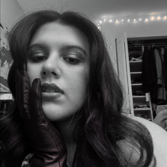 Meet your Posher, Laís - Picture 1 of 1